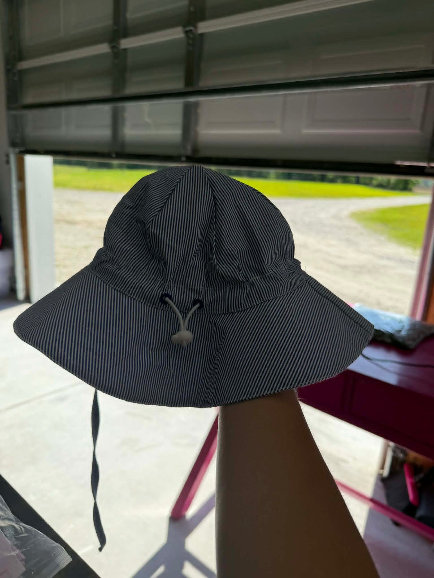 NAVY STRIPE SUN HAT